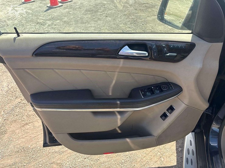 2013-mercedes-benz-gl450-image-11