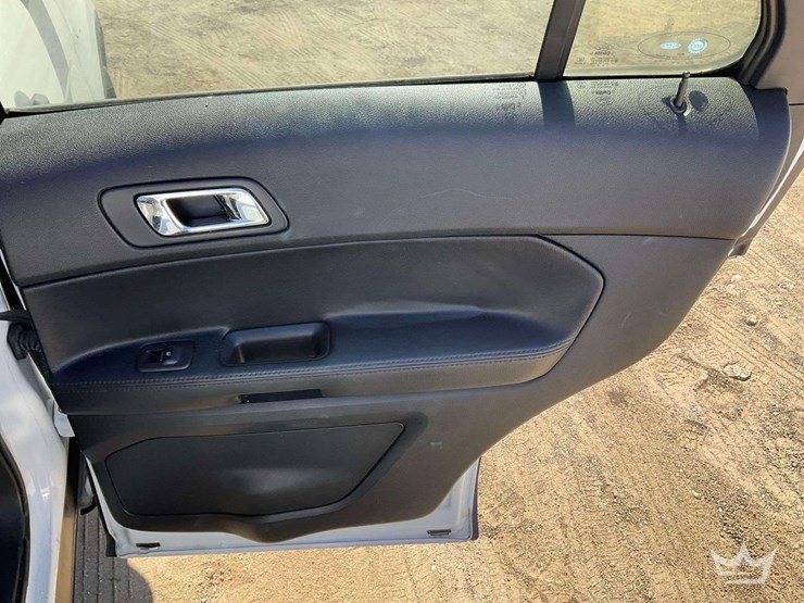 2016-ford-explorer-image-23