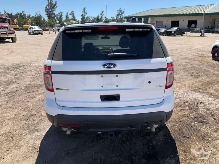 2015-ford-explorer-image-30