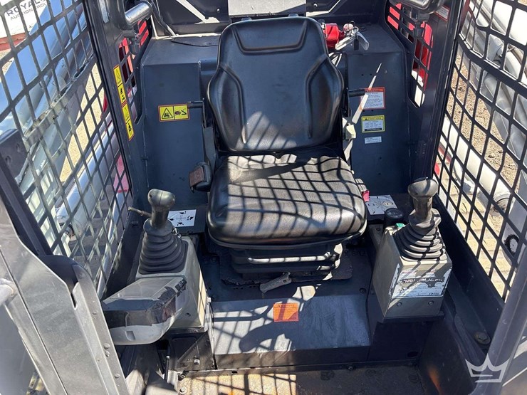 2011-takeuchi-tl250-image-9