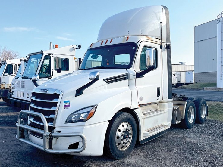 2019-freightliner-cascadia-126-image-1