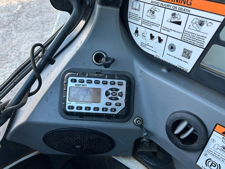 2022-bobcat-t870-image-28