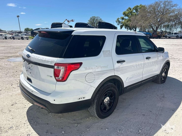 2016-ford-explorer-image-3