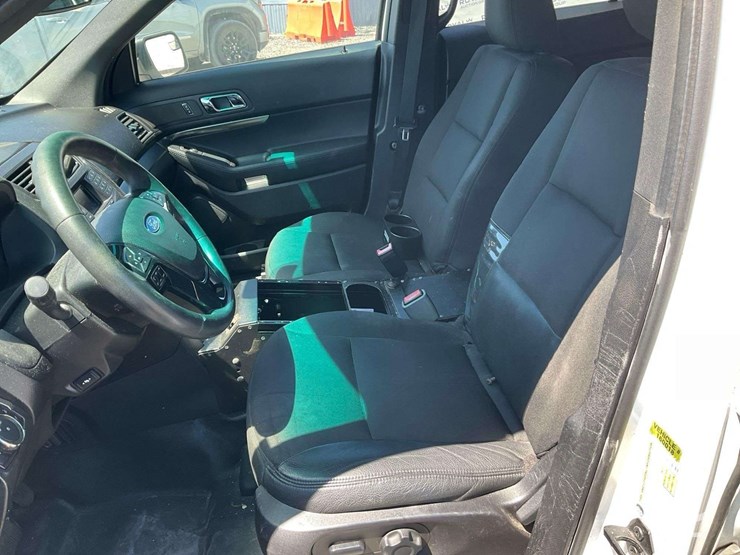 2016-ford-explorer-image-22