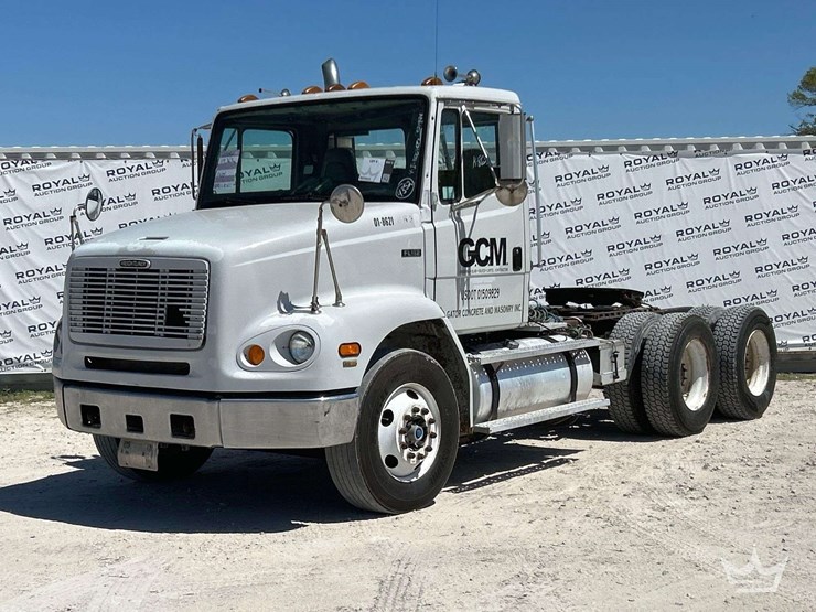 2001-freightliner-fl112-image-1