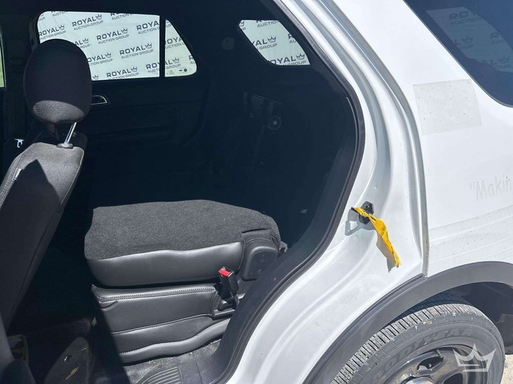 2016-ford-explorer-image-15