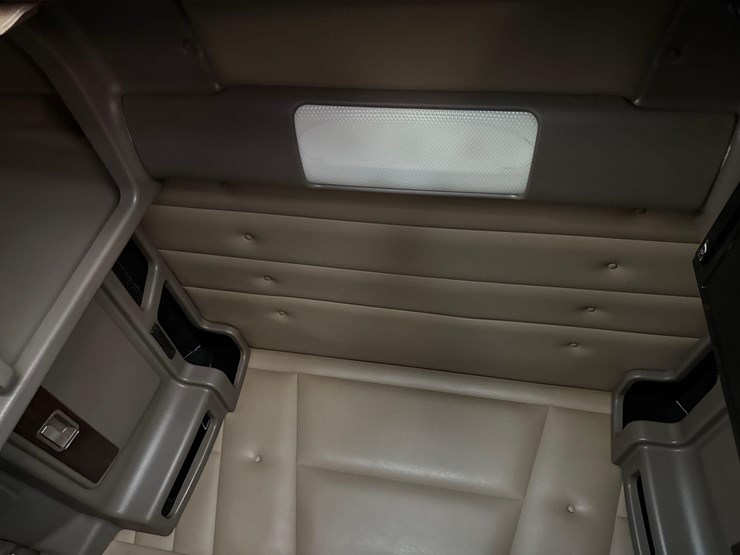 2016-peterbilt-389-image-97