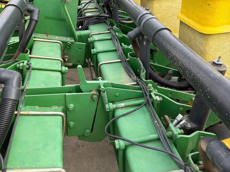 john-deere-7200-image-41