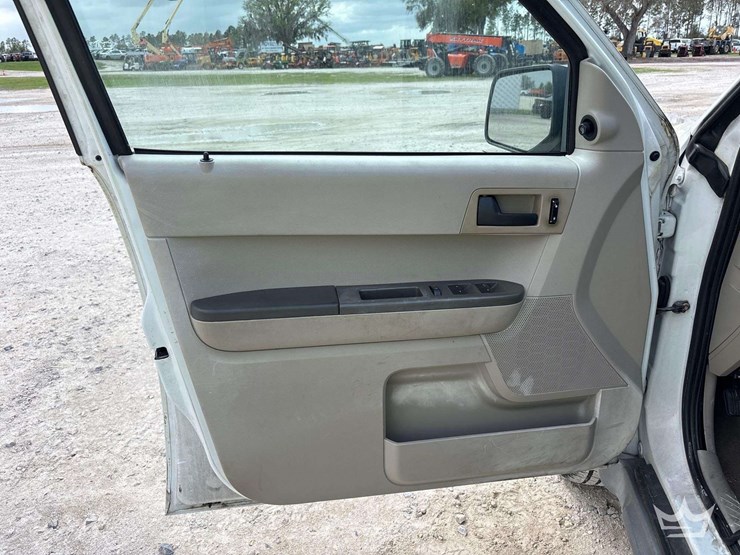 2009-ford-escape-image-12