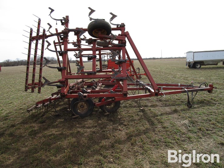 hesston-2210-image-4