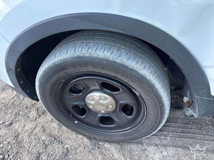 2015-ford-explorer-image-23