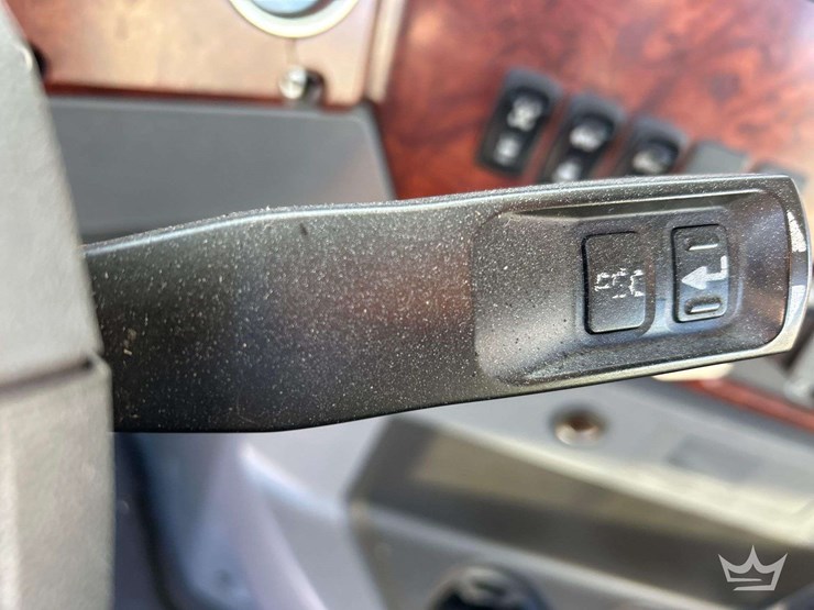 2013-mack-cxu613-t/a-day-cab-truck-tractor-image-17