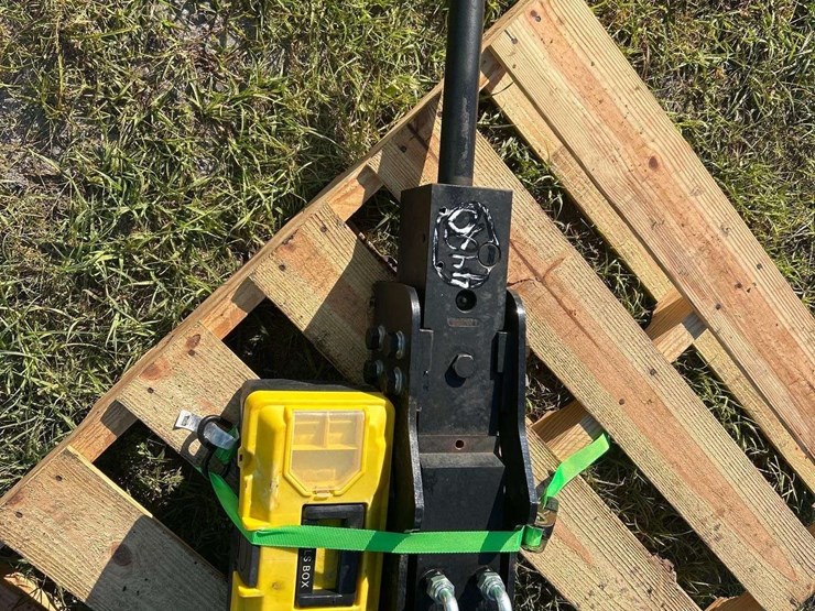 hydraulic-breaker-mini-skid-steer-attachment-image-6