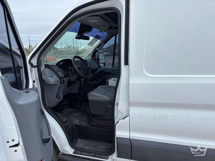 2017-ford-transit-image-12