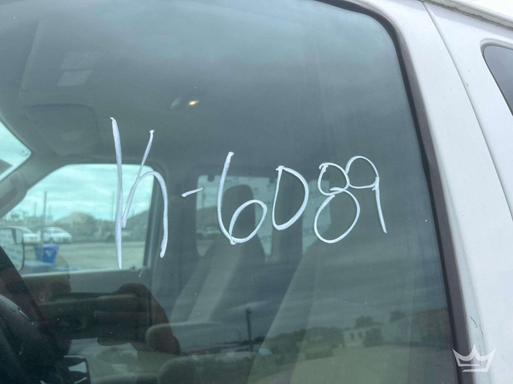 2011-ford-e350-image-26