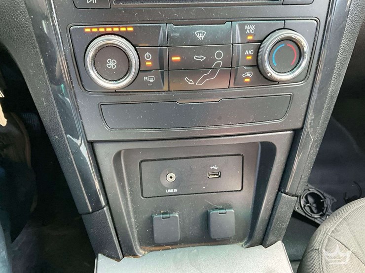 2016-ford-explorer-image-16