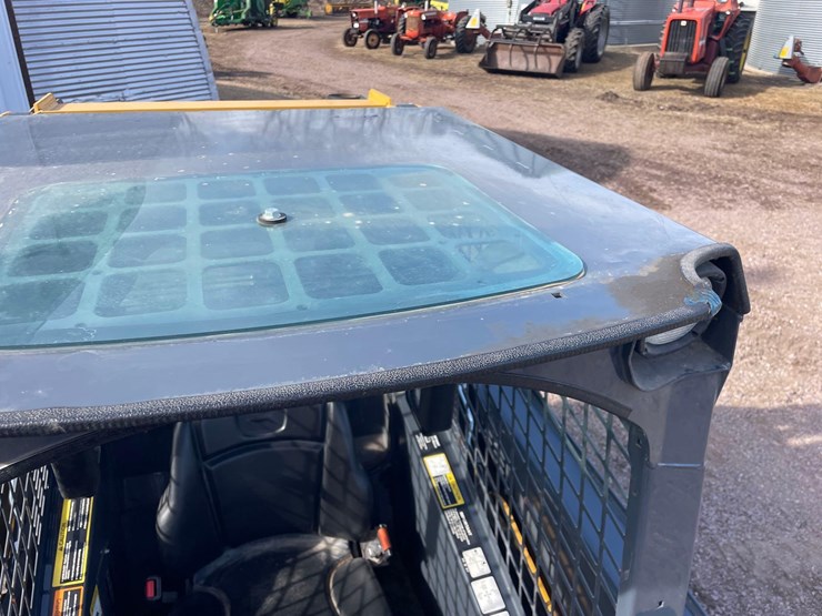 2017-deere-320e-image-35