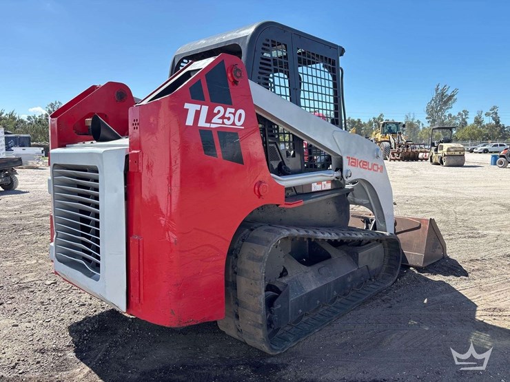 2011-takeuchi-tl250-image-3