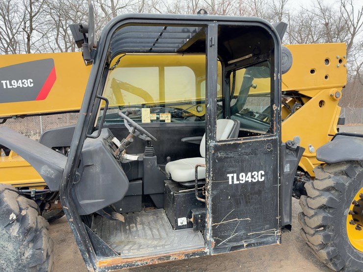 2014-caterpillar-tl943c-image-14