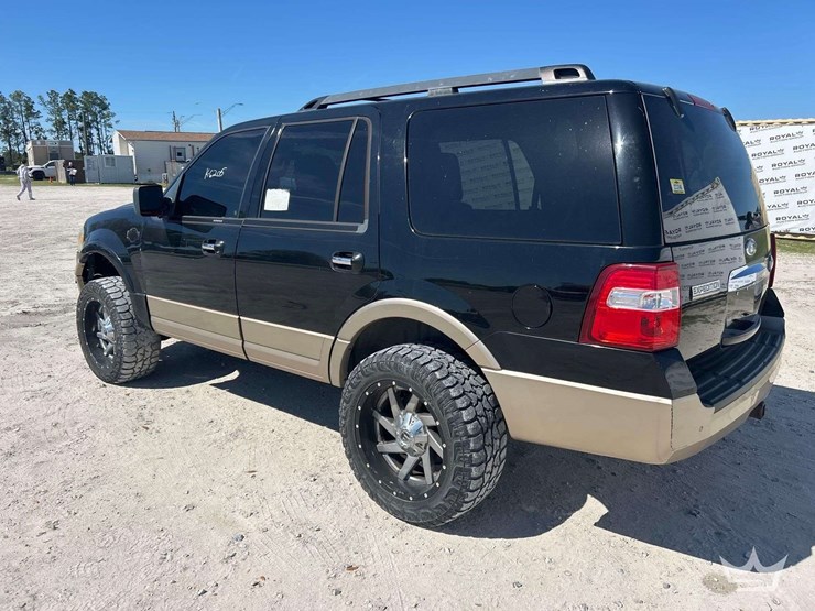 2011-ford-expedition-image-4