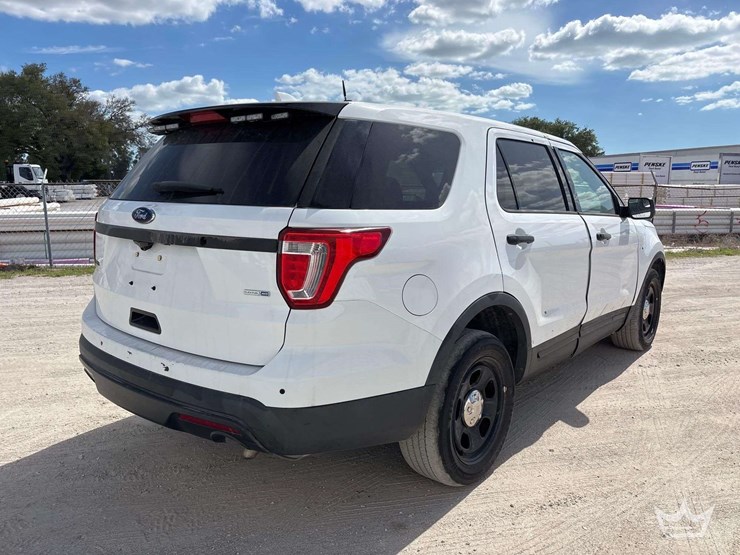 2017-ford-explorer-image-3