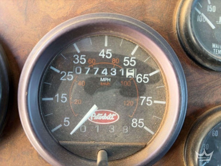 2001-peterbilt-378-image-7