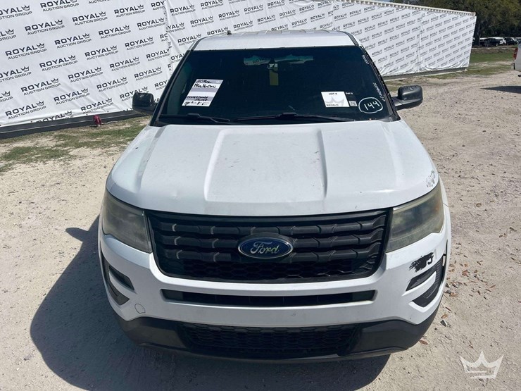 2016-ford-explorer-image-21