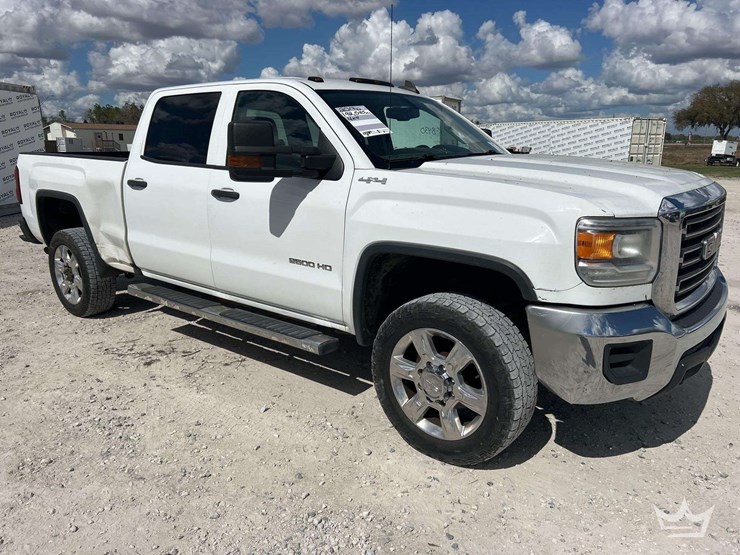 2017-gmc-sierra-2500-image-2