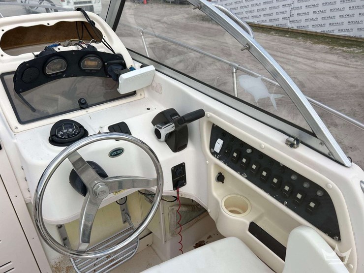 2005-20-ft.-grady-white-boat-with-25-ft.-float-on-t/a-boat-trailer-image-12