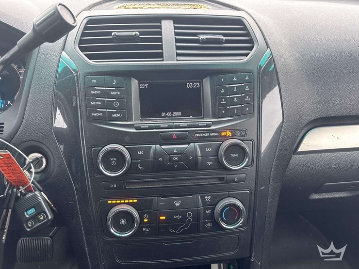 2017-ford-explorer-image-19