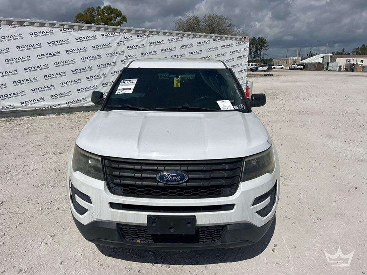 2016-ford-explorer-image-23