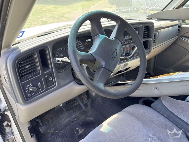 2005-chevrolet-suburban-image-20