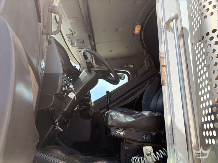 2018-kenworth-t800-image-10