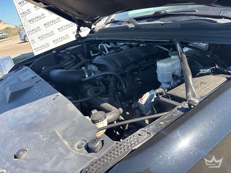 2018-chevrolet-suburban-image-8