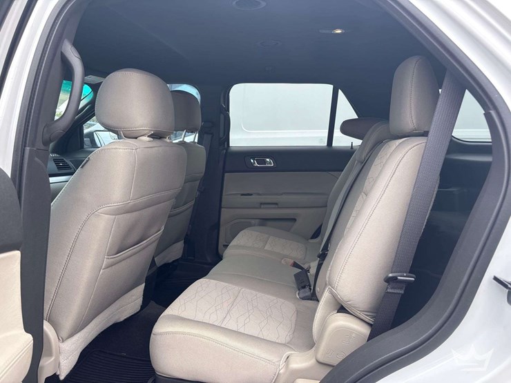 2013-ford-explorer-image-19