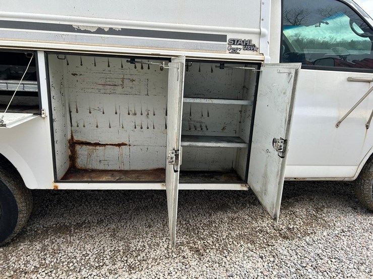 2004-utility-van-image-13