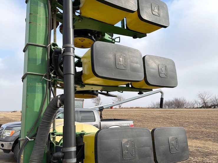 john-deere-7300-image-24