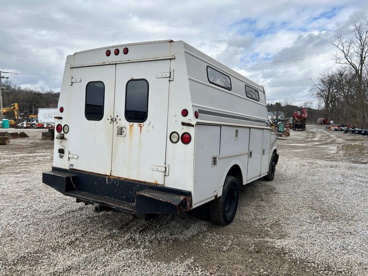 2004-utility-van-image-4