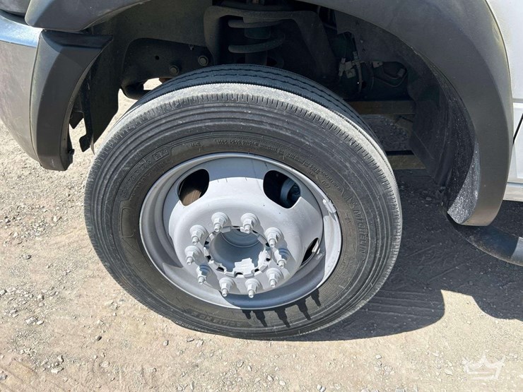 2015-ram-5500-rki-10ft.-utility-flatbed-truck-image-31