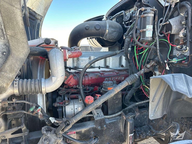 2013-mack-cxu613-t/a-day-cab-truck-tractor-image-8