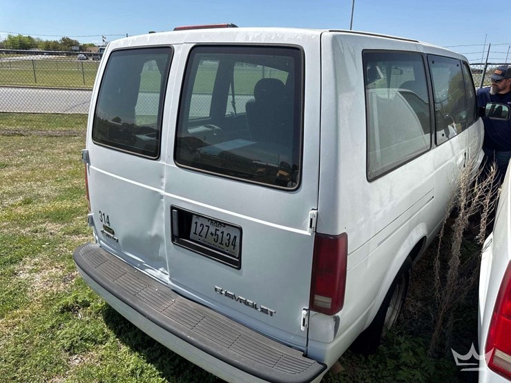 2000-chevrolet-astro-image-5