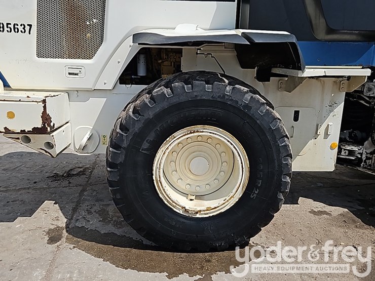 2015-caterpillar-938k-image-8