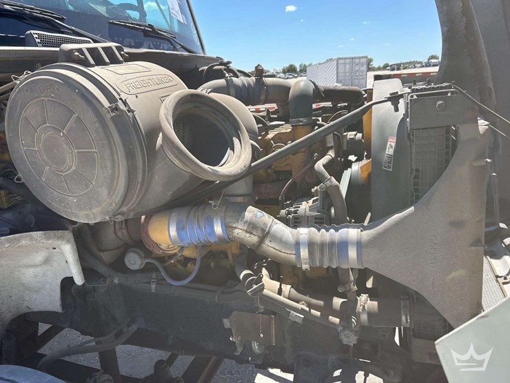 2001-freightliner-fl112-image-8