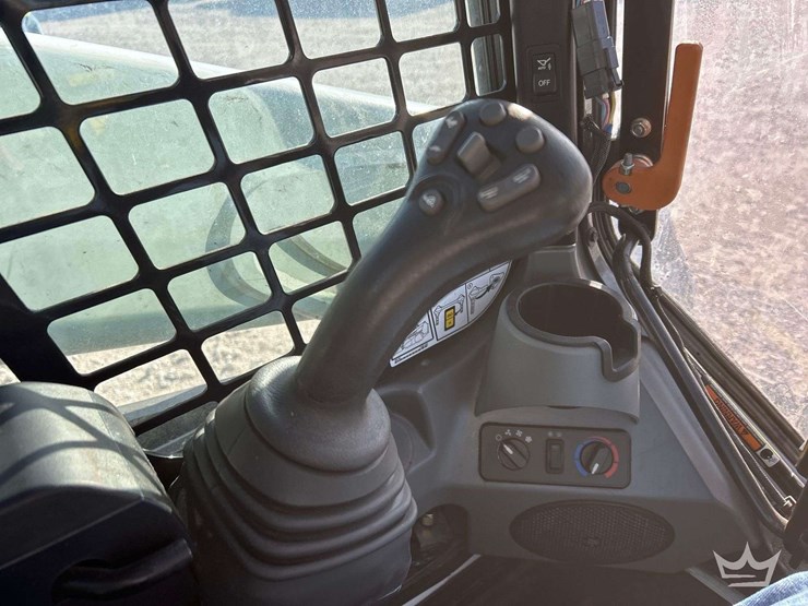 2023-bobcat-t595-image-16