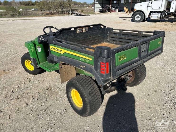 2022-john-deere-gator-image-2