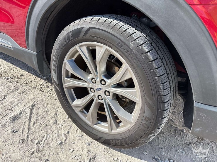 2021-ford-explorer-image-30