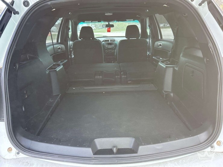 2017-ford-explorer-image-24