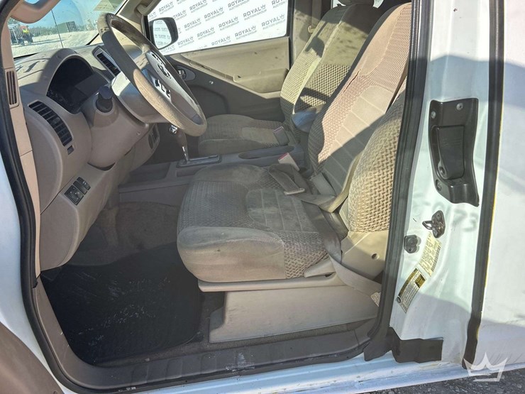 2015-nissan-frontier-image-12