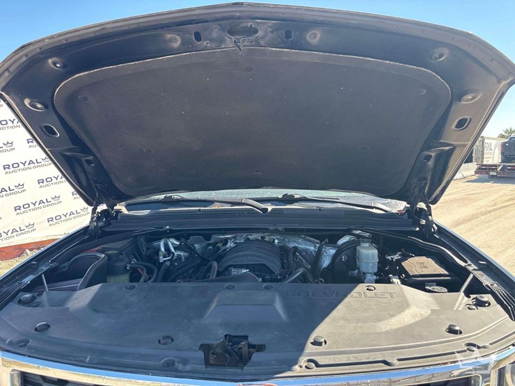 2018-chevrolet-suburban-image-11