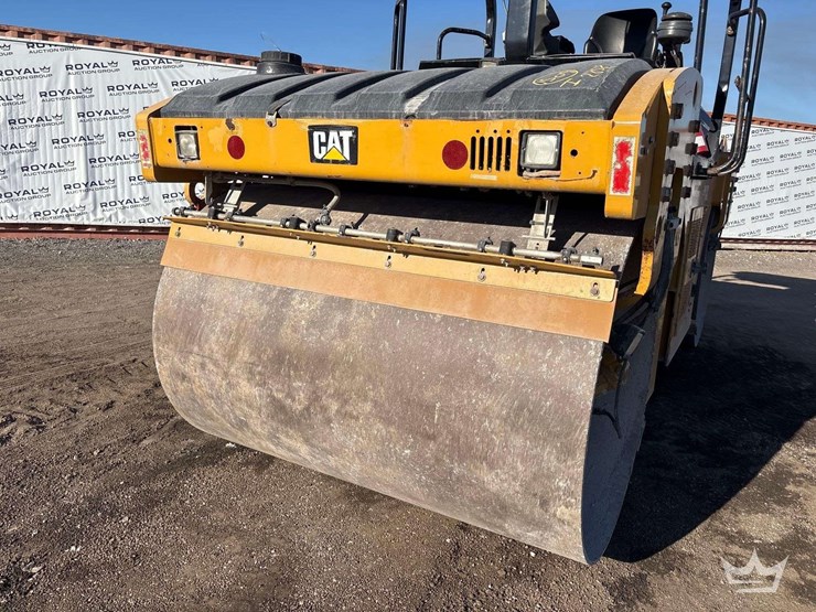 2014-caterpillar-cb54b-image-9